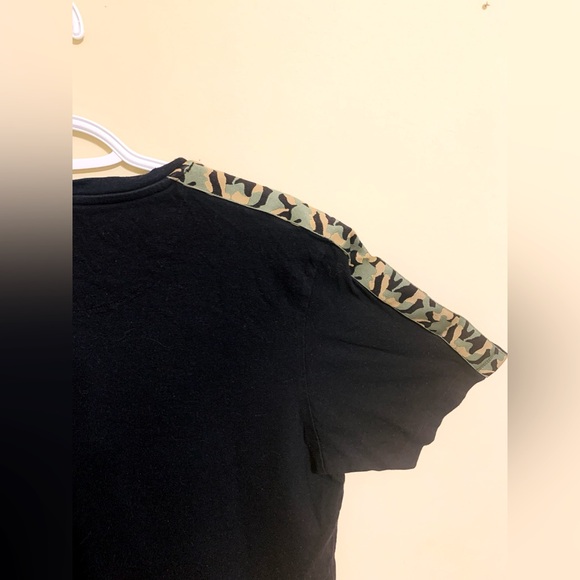 River Island Men's Black Logo Embroidered Print Camo Tape Sleeve T-Shirt - Picture 4 of 4